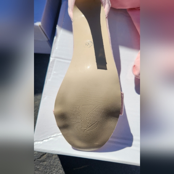 NIB Pink Suede Heels Sz 39 - Picture 4 of 7